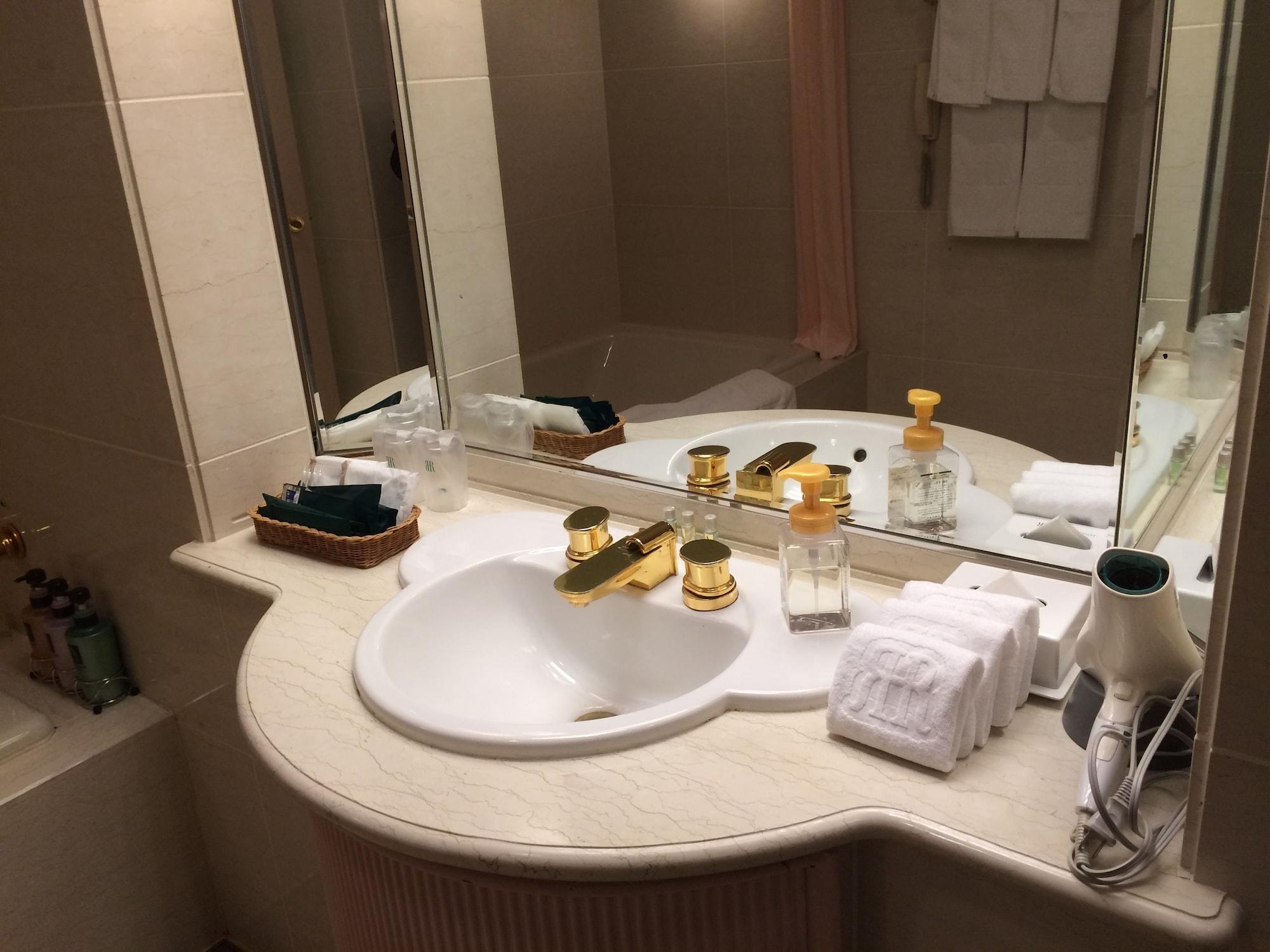 Rihga Royal Hotel Niihama Bagian luar foto